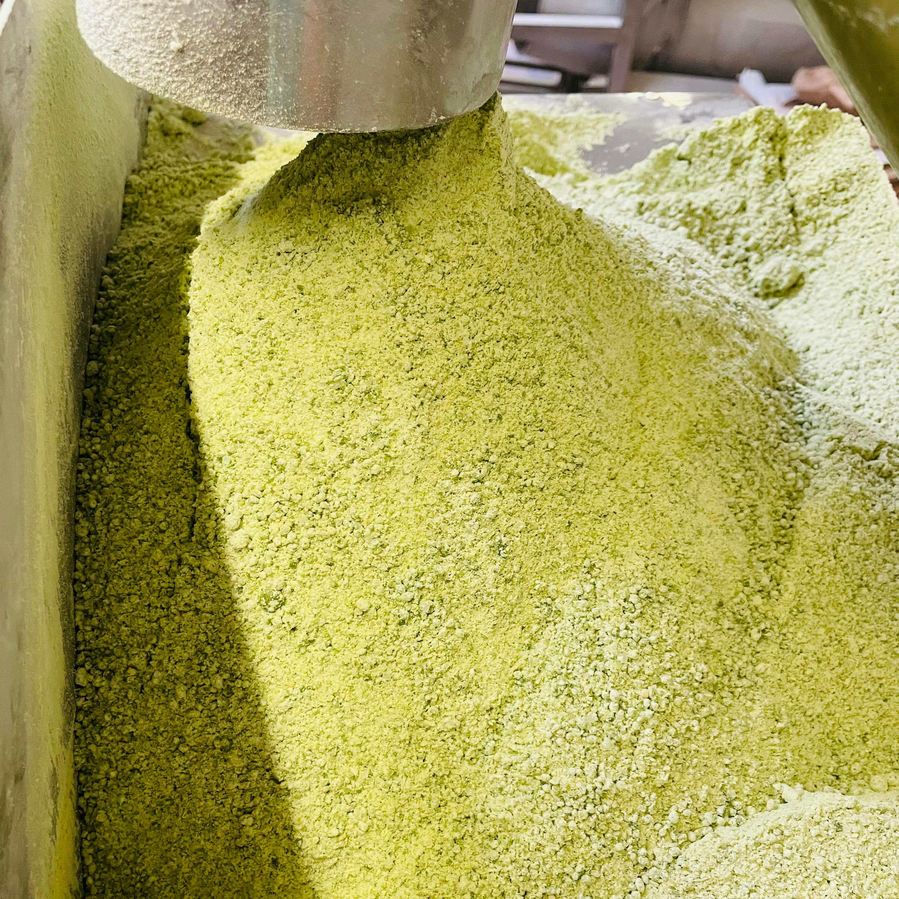 Die Erbsen werden zu Grieß vermahlen Die Erbsen werden zu Grieß vermahlen